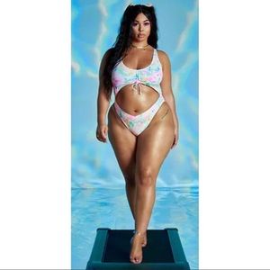 Tabria Majors Fashion to Figure Ruchd Monokini